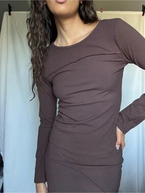 A Bronze Age Axis Long Sleeve Ribbed Top — Chocolate Brown